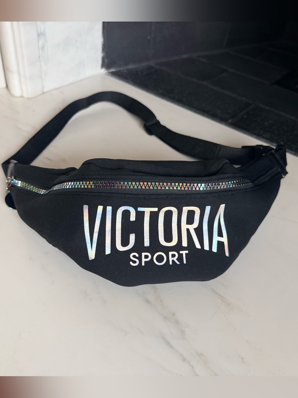 NWOT VICTORIA SECRET Sports Fanny Pack Belt Bag Crossbody Waist Bag Rainbow zip